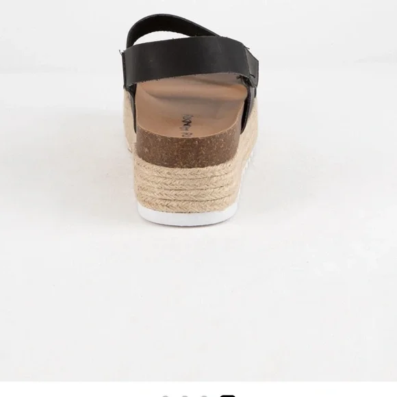 NWT Dirty Laundry Black Platform Sandals with Textured Straps - Picture 4 of 10